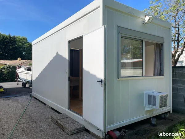 MODULE AMÉNAGÉ 18 m² - ENTIÈREMENT RÉNOVÉ - CLIM / DOUCHE / WC - MEUBLÉ