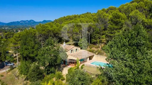 Mas provençal 5 pièces 200 m²