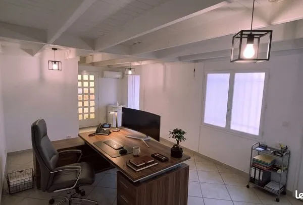 Bureau de 42 m² lumineux à la garde