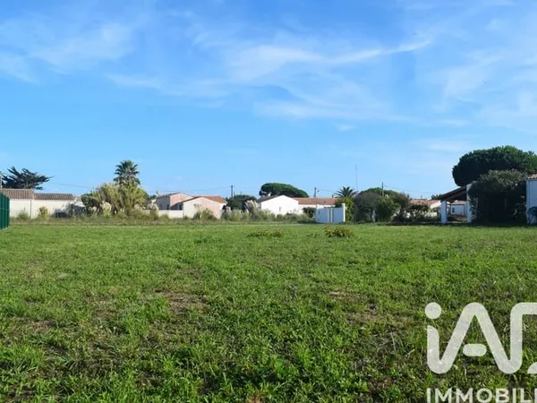 Terrain 900 m²