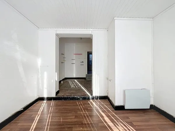 Exclu local avec double destination de 51 m², proche rempart