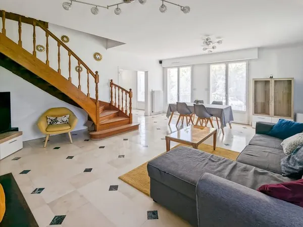MAISON RIVE GAUCHE LAVAL 53000