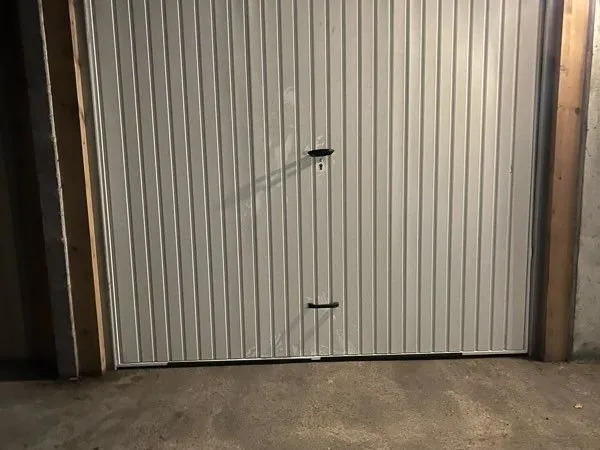 Box fermé dans parking couvert sécurisé