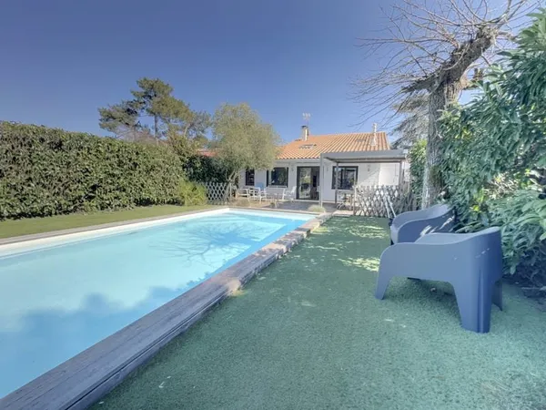 GUJAN-MESTRAS ! Maison 5 pièces de 107 m2, piscine, terrasse