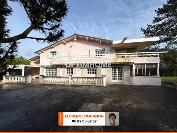 LONGVILLIERS (78) Maison d'Architecte de 240 m² à vendre 7 pièces. 3 chambres et jardin 1677 M² clos