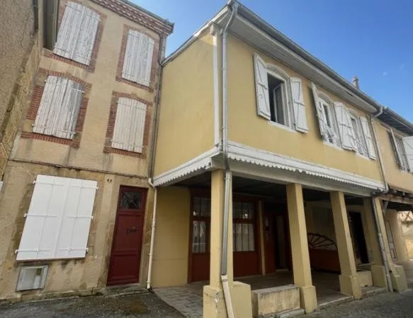 Immeuble de rapport à Masseube ? 2 appartements + maison avec garage