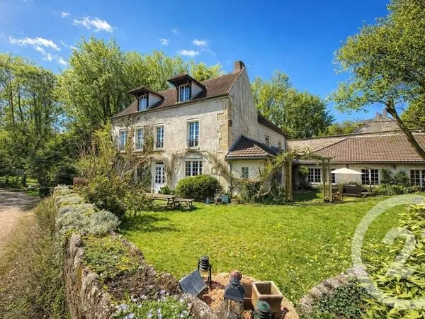 Maison 8 pièces 320 m²