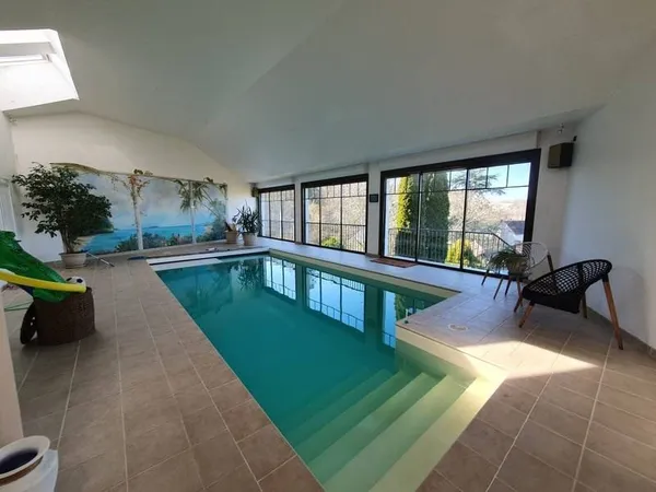 Maison 7 pièces 336 m²