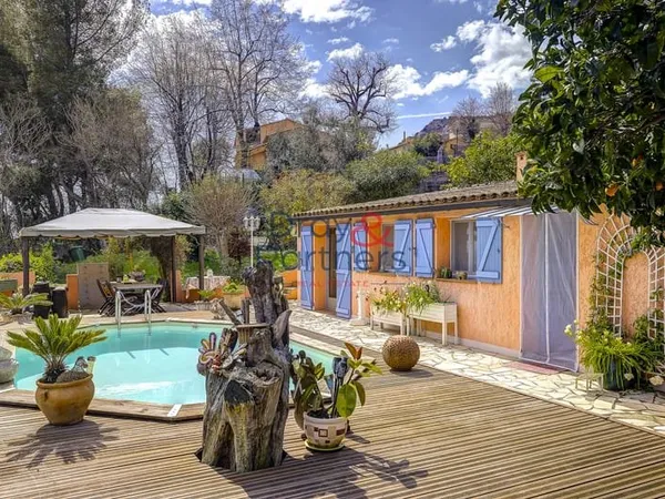 La Turbie , Charmante villa de plain pied de 91m2 avec vue mer au calme absolu