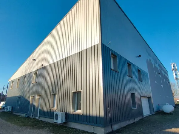 Local 1200 m² LE THOR
