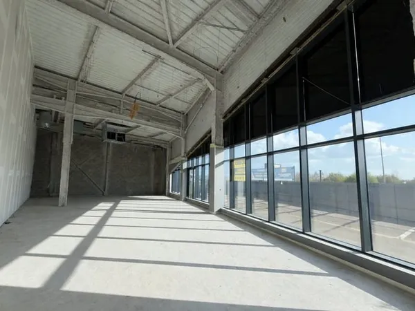 Local commercial 1 pièce 190 m²