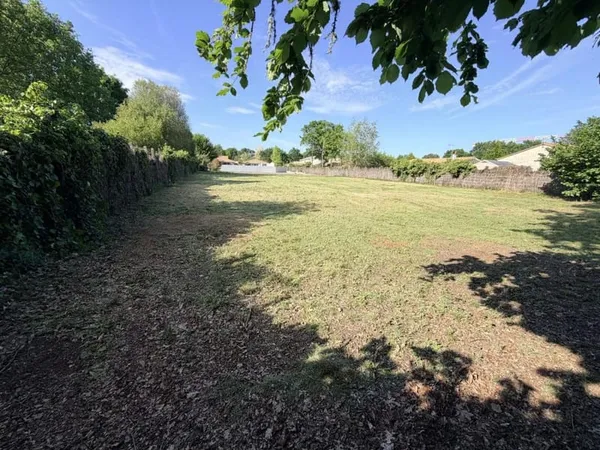 Terrain à bâtir de 937 m² à MARTIGNAS-SUR-JALLE (33)