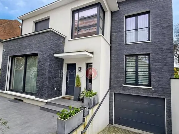 Maison 7 pièces 260 m²