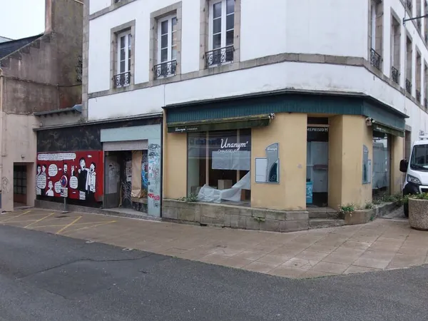 Emplacement N°1 locaux commerciaux et logement