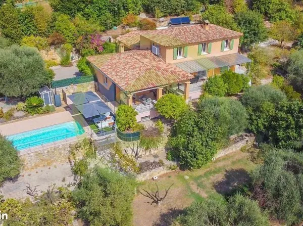 Maison 7 pièces 210 m²