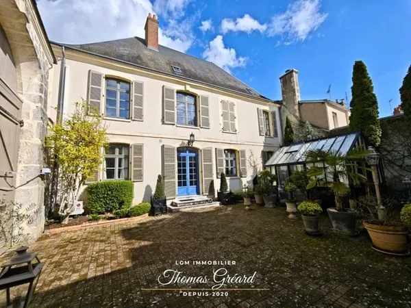 Propriété d'exception XVIIIe - 265 m² - 5 chambres - Garage - Cour - Vue Château - Coeur historique 