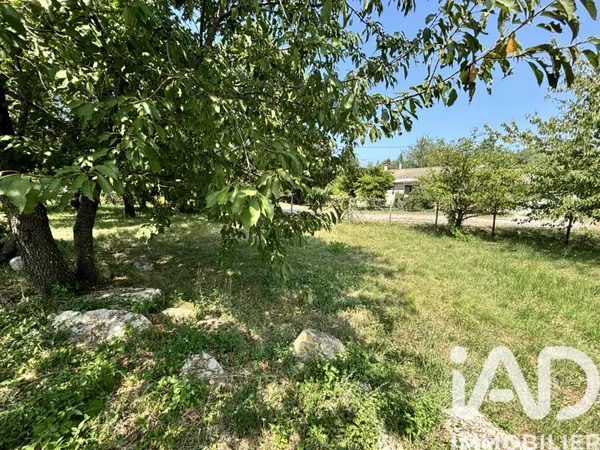 Terrain 900 m²