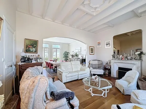 Maison 11 pièces 217 m²
