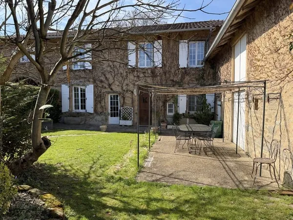 Maison en pierre 5 chambres avec dépendances