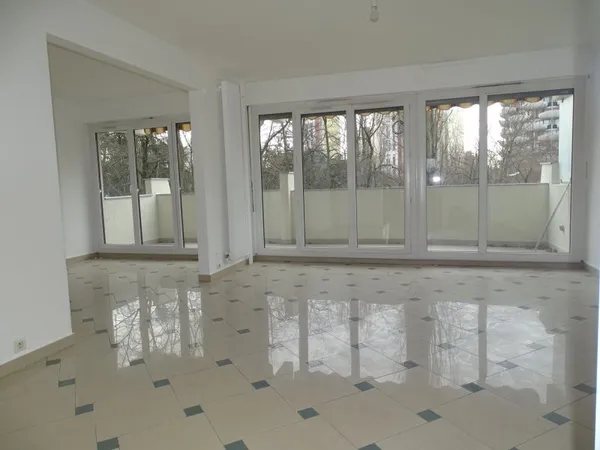Appartement 6 Pièces très lumineux en très bon état à moins