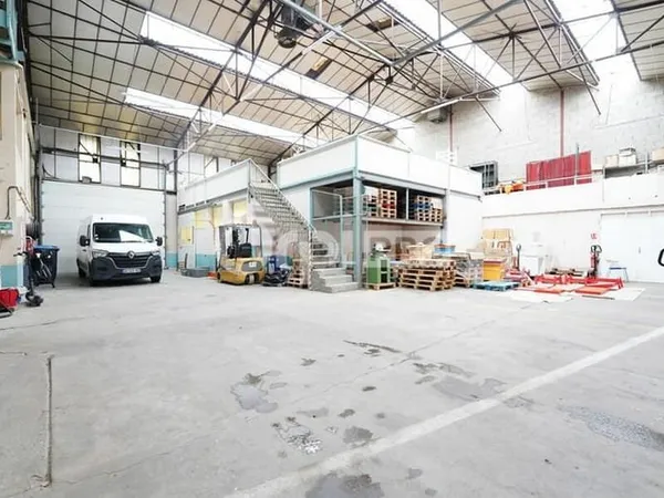 Local d'activité 920 m²