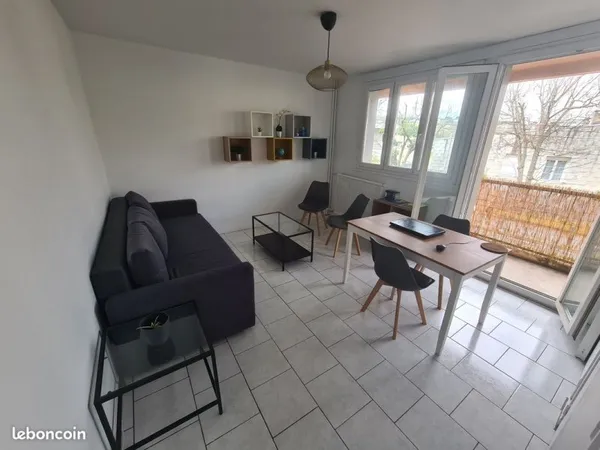 T1bis METRO SAINT AGNE 29m2+6m de BALCON 696e CHAUFFAGE, EAU CHAUDE et PARKING INCLUS SANS FRAIS D'A