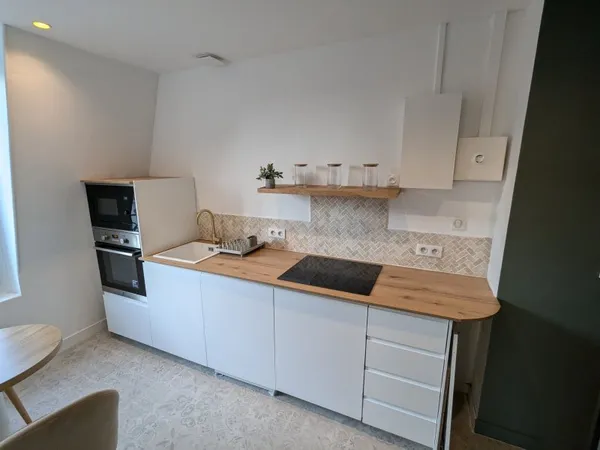 Loue Charmant T1 Meublé refait à neuf par un architecte