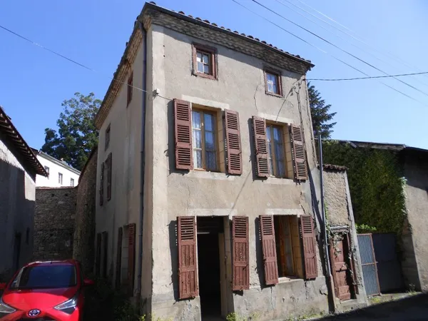 Maison de village sur 3 niveaux d'environ 55 m2, avec jardin