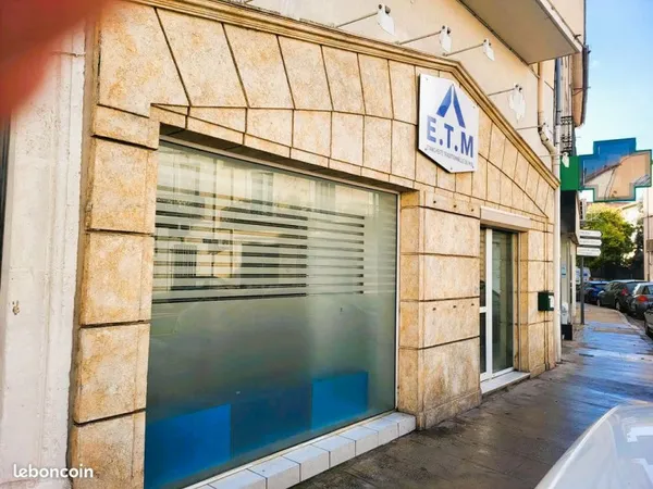 Béziers Font neuve, beau local commercial avec belle vitrine