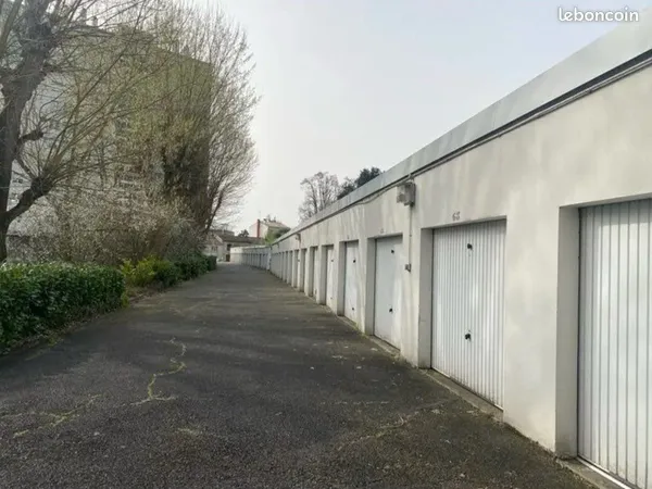 Garage bordeaux
