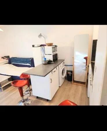 Sous location studio( jardin 50m2) 3a6 mois