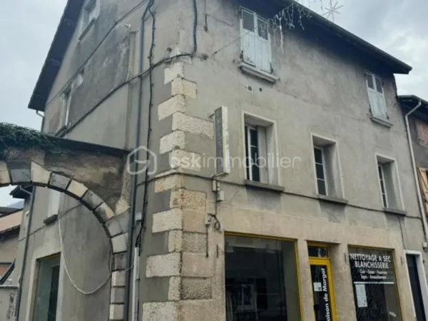 À Vendre : Pressing avec Fort Potentiel de Développement à Saint-Égrève