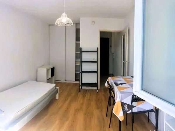 Studio meublé 22m2, 150m arrêt Tram B Saint Nicolas - direct propriétaire