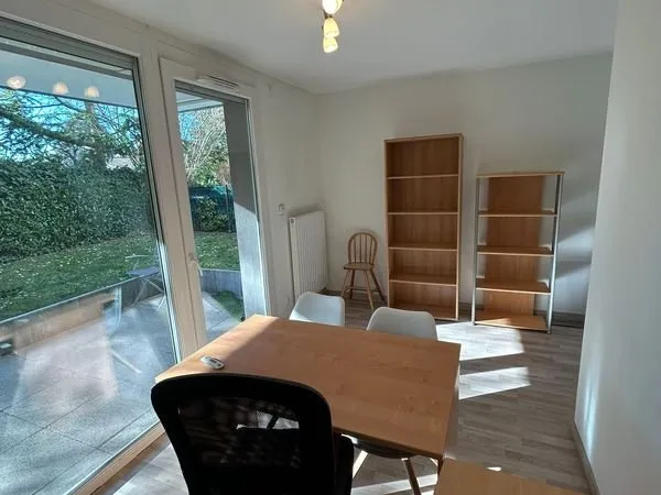 Location bureau indépendant 15m2 rdc+ jardin Douvaine 750/mois