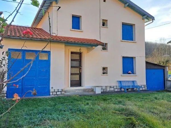 A VENDRE MAISON AU CALME / 2 JARDINS / 2 GARAGES