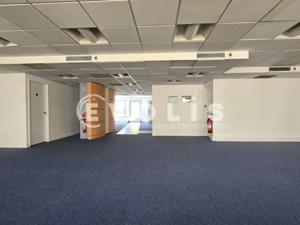 Bureaux - A LOUER - 753 m² divisibles à partir de 122 m²