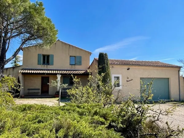 À VENDRE - Superbe maison avec vue exceptionnelle à Saint-Saturnin-lès-Apt 84490