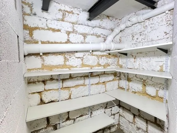 Cave à louer Paris 13e / Place d'Italie - Saine, sécurisée, accès facile
