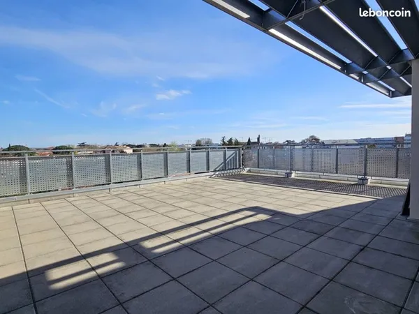 Toulouse 31200 - Grand T4 familial de 111,47 m² avec terrasse de 60 m² et 2 parkings