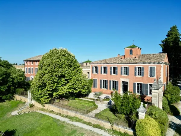Château 18 pièces 1300 m²