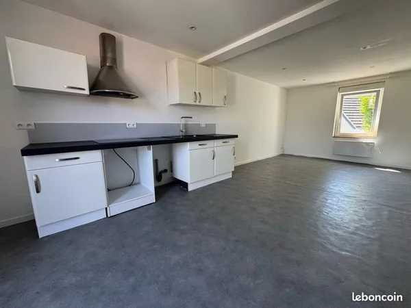Appartement duplex à louer -Ydes