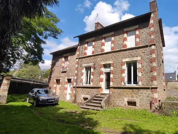 COTES D'ARMOR, Rostrenen, Maison individuelle à finir avec bâtiment attenant