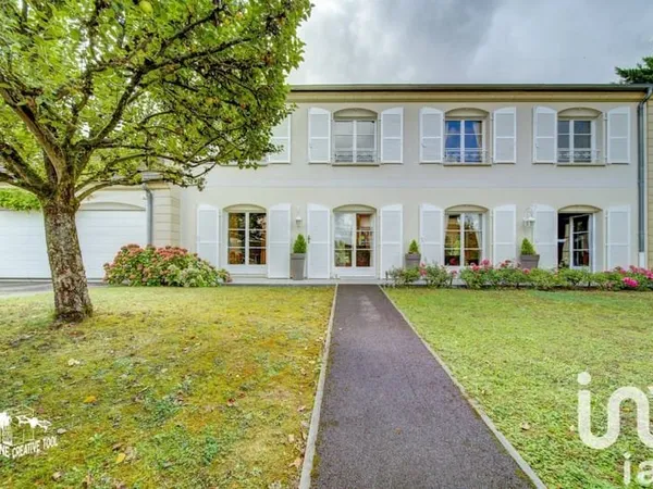 Maison 7 pièces 235 m²