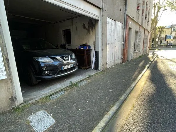 Grand garage + cave centre-ville d'Agen