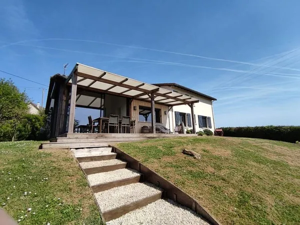 Maison 8 pièces 176 m2 sur 2200m²