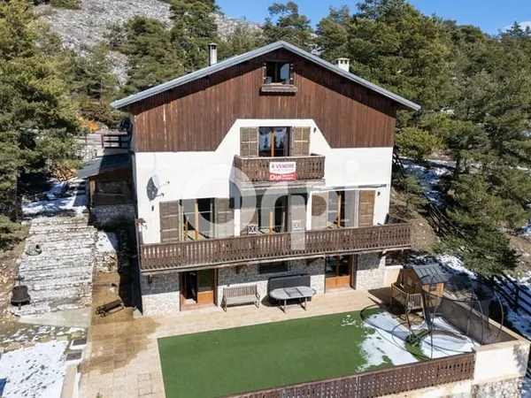 Maison 6 pièces 226 m²