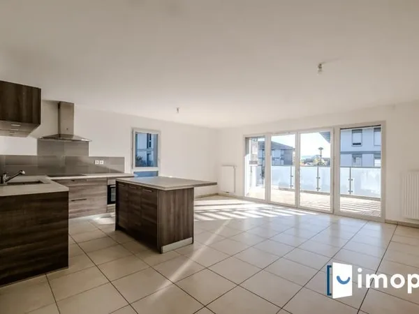 Appartement rénové avec extérieur et parking