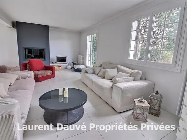 45590 SAINT CYR EN VAL - Maison individuelle sur s/sol - 5 chambres dont 2 au rdc - Quartier calme