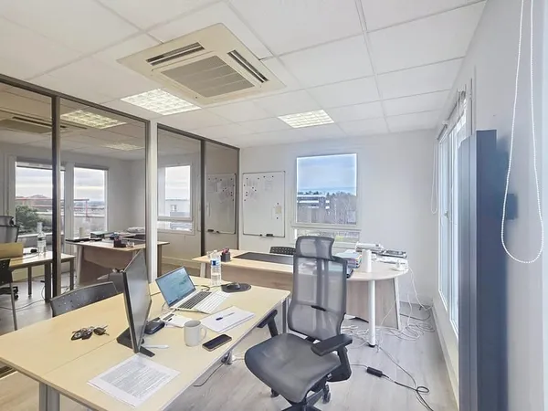 INVESTISSEURS : Plateau de bureaux à la Toison d'Or