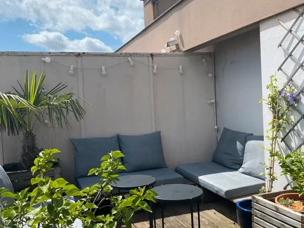 Super T3 lumineux traversant avec grande terrasse 25 m² - dernier étage - proche centre